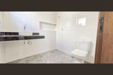 Casa à venda com 180m², 3 quartos e 2 vagas Casa à venda com 180m², 3 quartos e 2 vagasBanheiro da Suíte 1