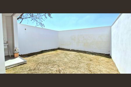 Casa à venda com 180m², 3 quartos e 2 vagasQuintal