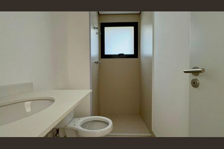 Apartamento à venda com 195m², 4 quartos e 3 vagas Apartamento à venda com 195m², 4 quartos e 3 vagasBanheiro da Suíte 2
