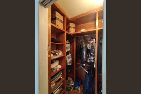 Apartamento à venda com 140m², 3 quartos e 1 vaga Apartamento à venda com 140m², 3 quartos e 1 vagaCloset da suíte