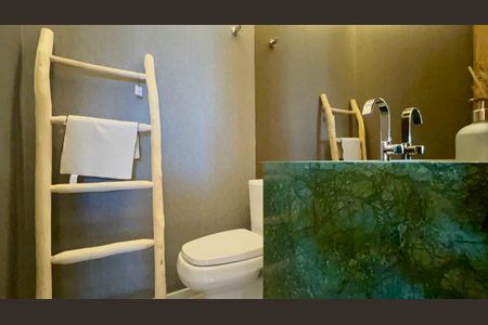 Apartamento à venda com 193m², 3 quartos e 3 vagas Apartamento à venda com 193m², 3 quartos e 3 vagasLavabo