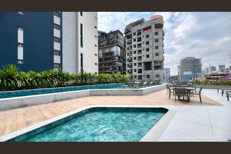 Apartamento à venda com 193m², 3 quartos e 3 vagas Apartamento à venda com 193m², 3 quartos e 3 vagasPiscina