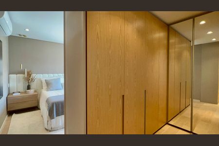 Apartamento à venda com 193m², 3 quartos e 3 vagas Apartamento à venda com 193m², 3 quartos e 3 vagasCloset da suíte 1