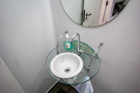 Casa à venda com 300m², 2 quartos e 2 vagas Casa à venda com 300m², 2 quartos e 2 vagasLavabo