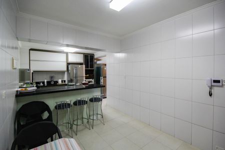 Casa à venda com 300m², 2 quartos e 2 vagas Casa à venda com 300m², 2 quartos e 2 vagasCopa