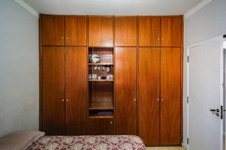 Casa à venda com 300m², 2 quartos e 2 vagas Casa à venda com 300m², 2 quartos e 2 vagasSuíte 1