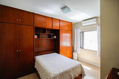 Casa à venda com 300m², 2 quartos e 2 vagas Casa à venda com 300m², 2 quartos e 2 vagasSuíte 2