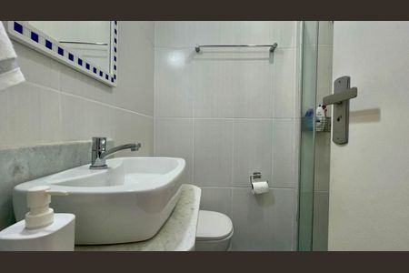 Apartamento à venda com 72m², 2 quartos e sem vaga Apartamento à venda com 72m², 2 quartos e sem vagaBanheiro Social