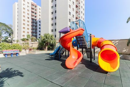 Apartamento à venda com 93m², 4 quartos e 2 vagasÁrea comum - Playground