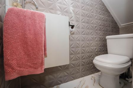 Casa de condomínio à venda com 127m², 3 quartos e 2 vagasLavabo