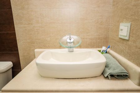 Casa de condomínio à venda com 127m², 3 quartos e 2 vagasBanheiro da Suíte