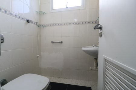 Apartamento para alugar com 180m², 3 quartos e 2 vagasBanheiro de serviço