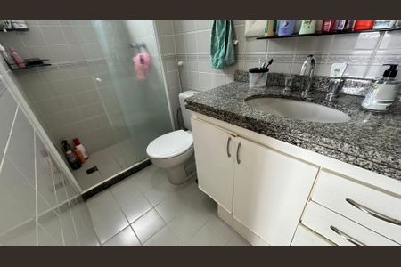 Apartamento à venda com 81m², 3 quartos e sem vagaBanheiro da Suíte