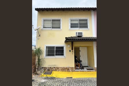 Casa à venda com 125m², 3 quartos e 1 vaga Casa à venda com 125m², 3 quartos e 1 vagaFachada