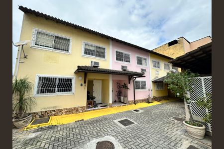 Casa à venda com 125m², 3 quartos e 1 vaga Casa à venda com 125m², 3 quartos e 1 vagaFachada