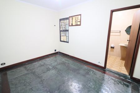 Casa à venda com 240m², 4 quartos e 2 vagasSuíte 2