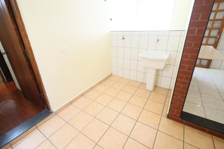 Casa à venda com 240m², 4 quartos e 2 vagasÁrea de Serviço