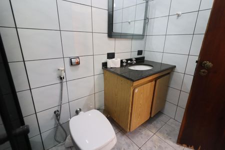 Casa à venda com 240m², 4 quartos e 2 vagasBanheiro Social