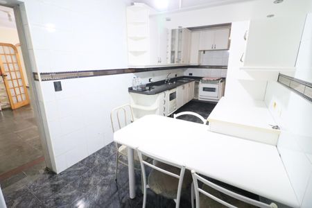 Casa à venda com 240m², 4 quartos e 2 vagasCozinha 1