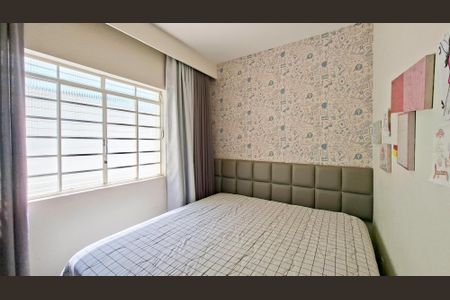 Quarto 2 de casa à venda com 3 quartos, 180m² em Sagrada Família, Belo Horizonte