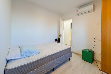 Apartamento à venda com 98m², 3 quartos e 2 vagas Apartamento à venda com 98m², 3 quartos e 2 vagasQuarto 2