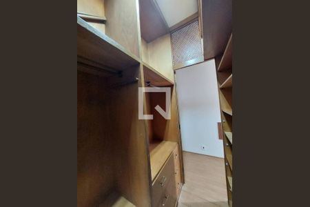Apartamento à venda com 125m², 3 quartos e 2 vagas Apartamento à venda com 125m², 3 quartos e 2 vagasCloset
