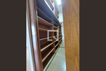 Apartamento à venda com 125m², 3 quartos e 2 vagas Apartamento à venda com 125m², 3 quartos e 2 vagasCloset