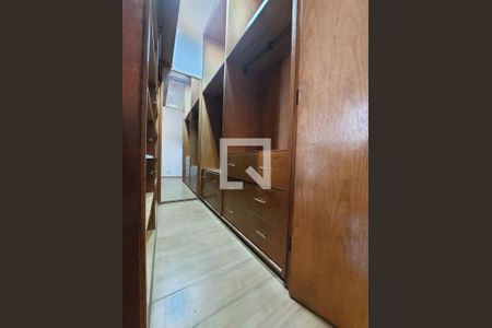 Apartamento à venda com 125m², 3 quartos e 2 vagas Apartamento à venda com 125m², 3 quartos e 2 vagasCloset