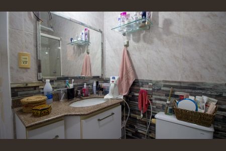 Casa de condomínio à venda com 191m², 4 quartos e 3 vagasBanheiro da Suite