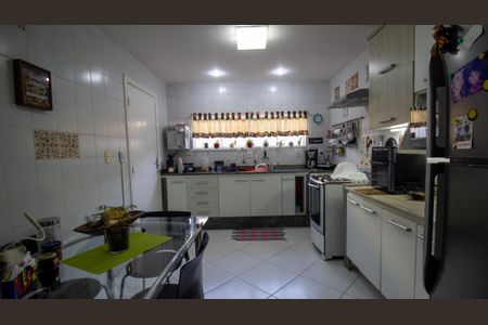 Casa de condomínio à venda com 191m², 4 quartos e 3 vagasCozinha