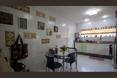 Casa de condomínio à venda com 191m², 4 quartos e 3 vagasCozinha