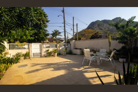 Casa de condomínio à venda com 191m², 4 quartos e 3 vagasQuintal