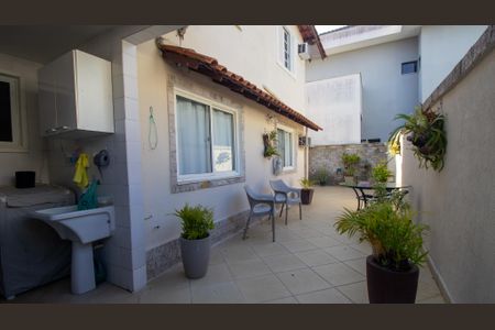 Casa de condomínio à venda com 191m², 4 quartos e 3 vagasQuintal