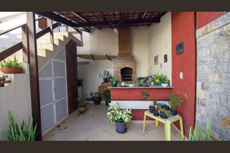 Casa de condomínio à venda com 191m², 4 quartos e 3 vagasQuintal