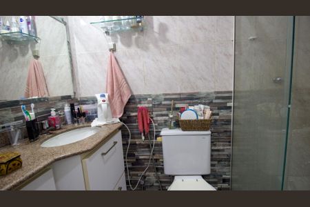 Casa de condomínio à venda com 191m², 4 quartos e 3 vagasBanheiro da Suite