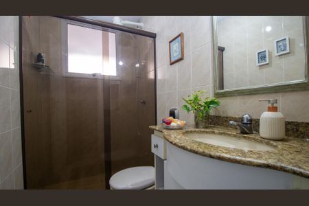 Casa de condomínio à venda com 191m², 4 quartos e 3 vagasBanheiro Social 2