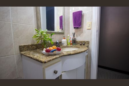 Casa de condomínio à venda com 191m², 4 quartos e 3 vagasBanheiro Social 2