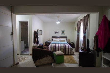 Casa de condomínio à venda com 191m², 4 quartos e 3 vagasSuite