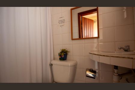 Casa de condomínio à venda com 191m², 4 quartos e 3 vagasLavabo