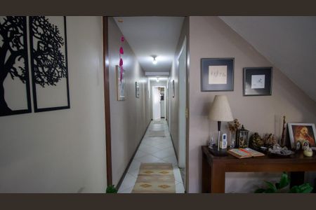 Casa de condomínio à venda com 191m², 4 quartos e 3 vagasSala