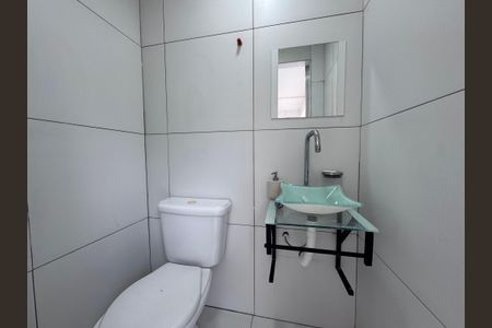 Casa de condomínio para alugar com 400m², 5 quartos e 2 vagas Casa de condomínio para alugar com 400m², 5 quartos e 2 vagasLavabo da Área externa