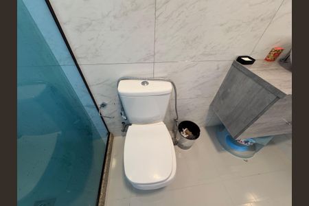 Casa de condomínio para alugar com 400m², 5 quartos e 2 vagas Casa de condomínio para alugar com 400m², 5 quartos e 2 vagasBanheiro da Suíte 2