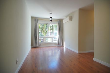 Sala de apartamento para alugar com 3 quartos, 79m² em Floresta , Porto Alegre