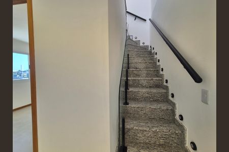 Apartamento para alugar com 190m², 2 quartos e 2 vagas Apartamento para alugar com 190m², 2 quartos e 2 vagasEscada