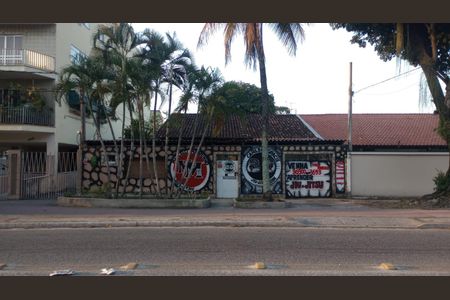 Casa para alugar com 360m², 6 quartos e 2 vagas Casa para alugar com 360m², 6 quartos e 2 vagasFachada