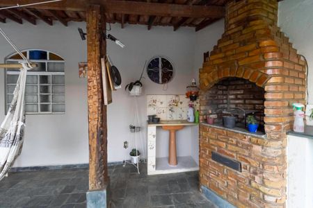 Casa à venda com 341m², 4 quartos e 5 vagas Casa à venda com 341m², 4 quartos e 5 vagasChurrasqueira