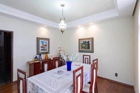Casa à venda com 341m², 4 quartos e 5 vagas Casa à venda com 341m², 4 quartos e 5 vagasSala 1