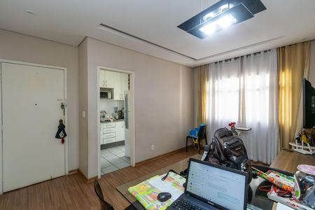 Apartamento para alugar com 65m², 2 quartos e 1 vaga Apartamento para alugar com 65m², 2 quartos e 1 vagaSala