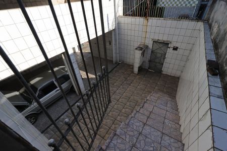 Casa à venda com 220m², 2 quartos e 4 vagasEscada externa