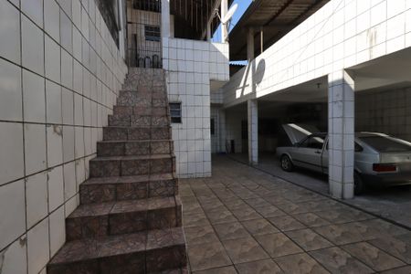 Casa à venda com 220m², 2 quartos e 4 vagasEscada externa